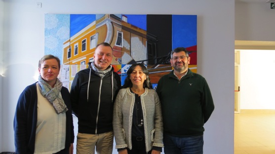 Gruppenbild mit der portugiesischen Lehrerin Carmen und dem Schulleiter